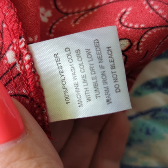 NWOT Woman's Sleeveless Blouse - Picture 8 of 8